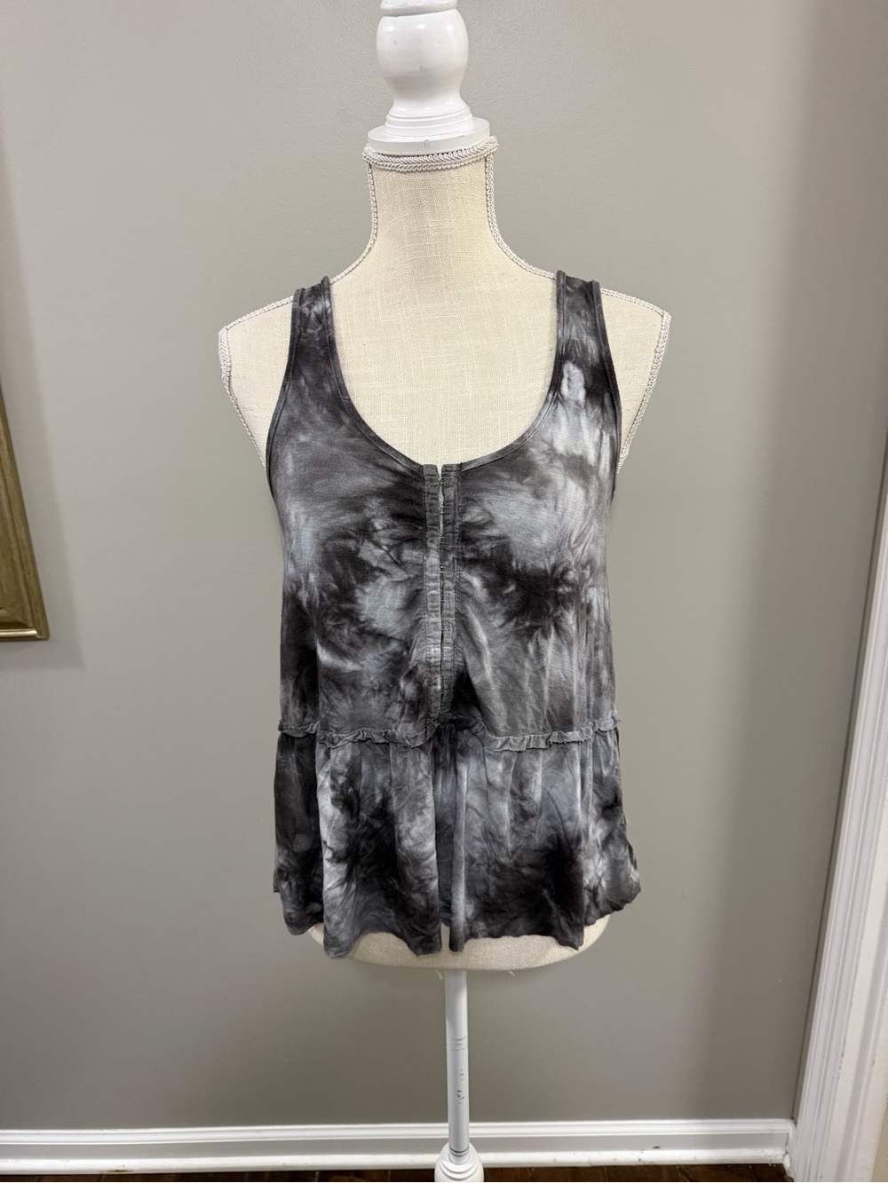 American Eagle Soft & Sexy Tie-Dye Peplum Tank Top. Size S